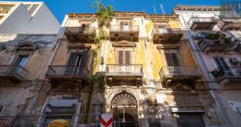 Bari tra massoneria e musica la storia dell'antico e decadente palazzo di via Abbrescia n.25